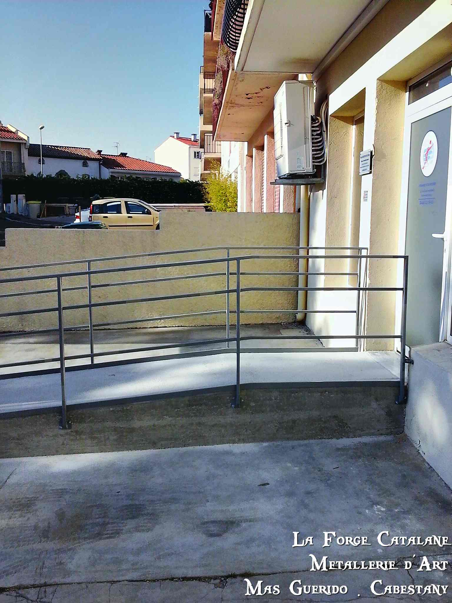 rampe norme pmr chasse roue sol forge catalane.jpg